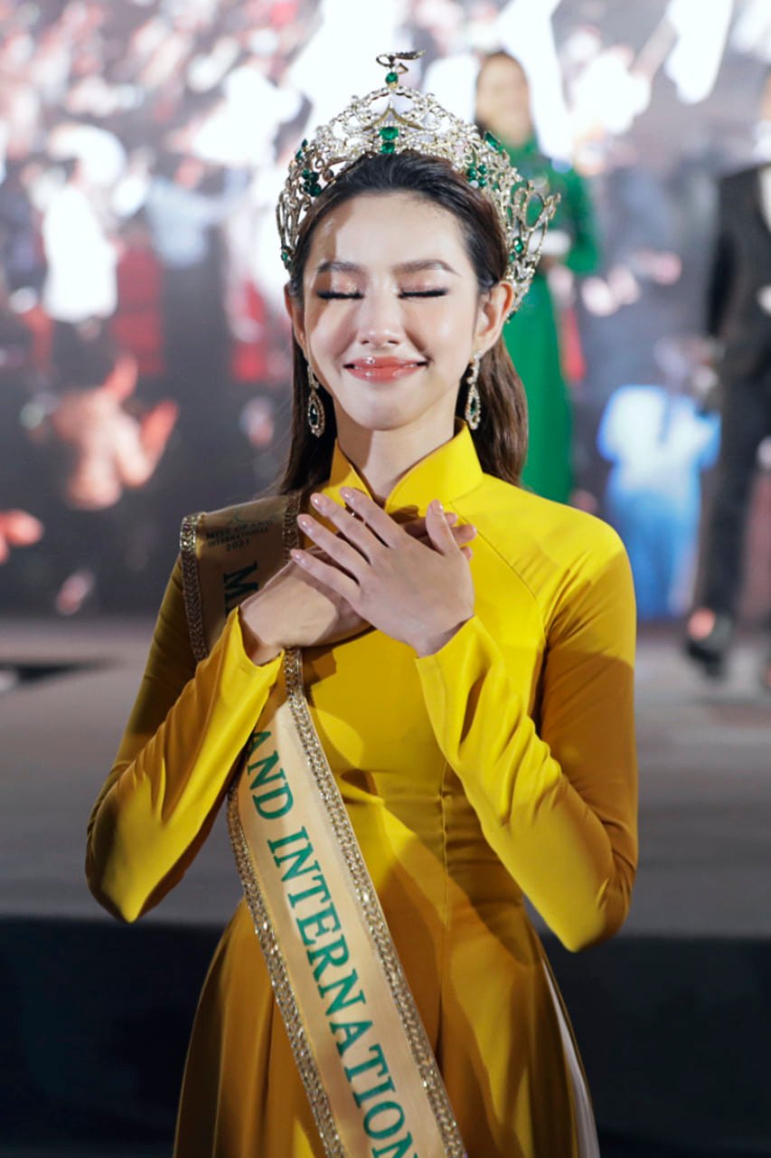 Sau H'Hen Niê, Nguyễn Thúc Thuỳ Tiên là người đẹp hợp với màu vàng nhất Vbiz, mặc lên chỉ có trầm trồ - ảnh 6