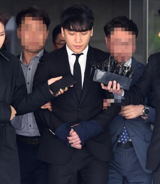 Seungri nhận bản án 1 năm 6 tháng tù với nhiều tội danh