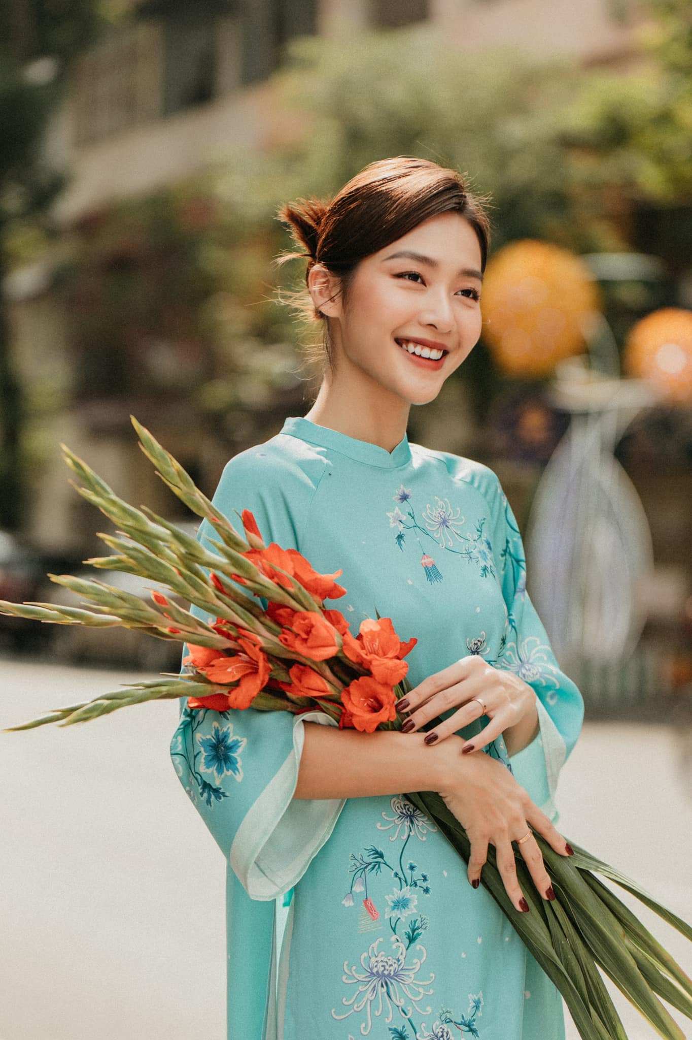 Dàn sao Việt diện áo dài ngày mùng 1 Tết Nhâm Dần 2022