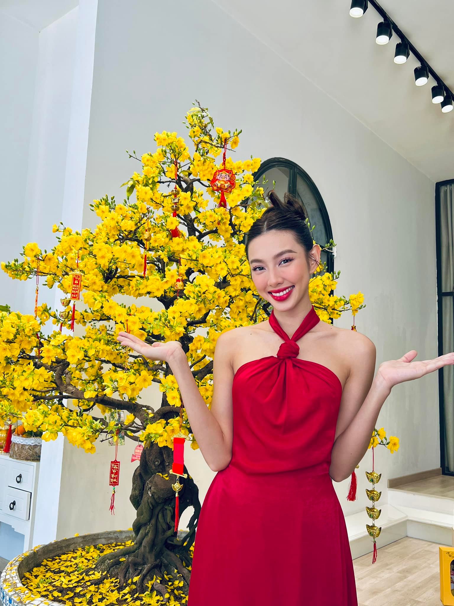 Nguyễn Thúc Thuỳ Tiên đón Tết bên gia đình sau khi đăng quang Miss Grand International 2021
