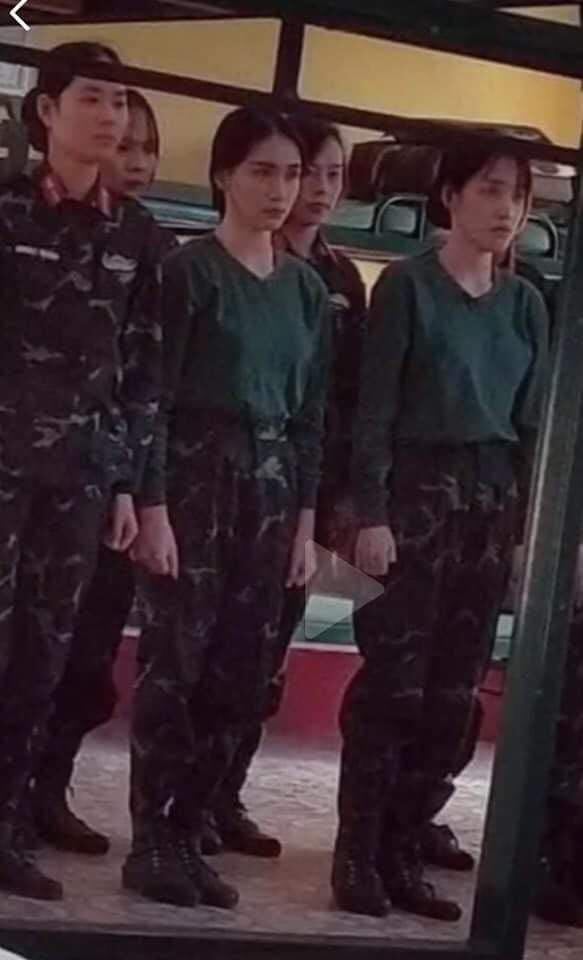 Hình ảnh hiếm của Hoà Minzy khi tham gia Sao nhập ngũ, đứng giữa dàn quân nhân điển trai