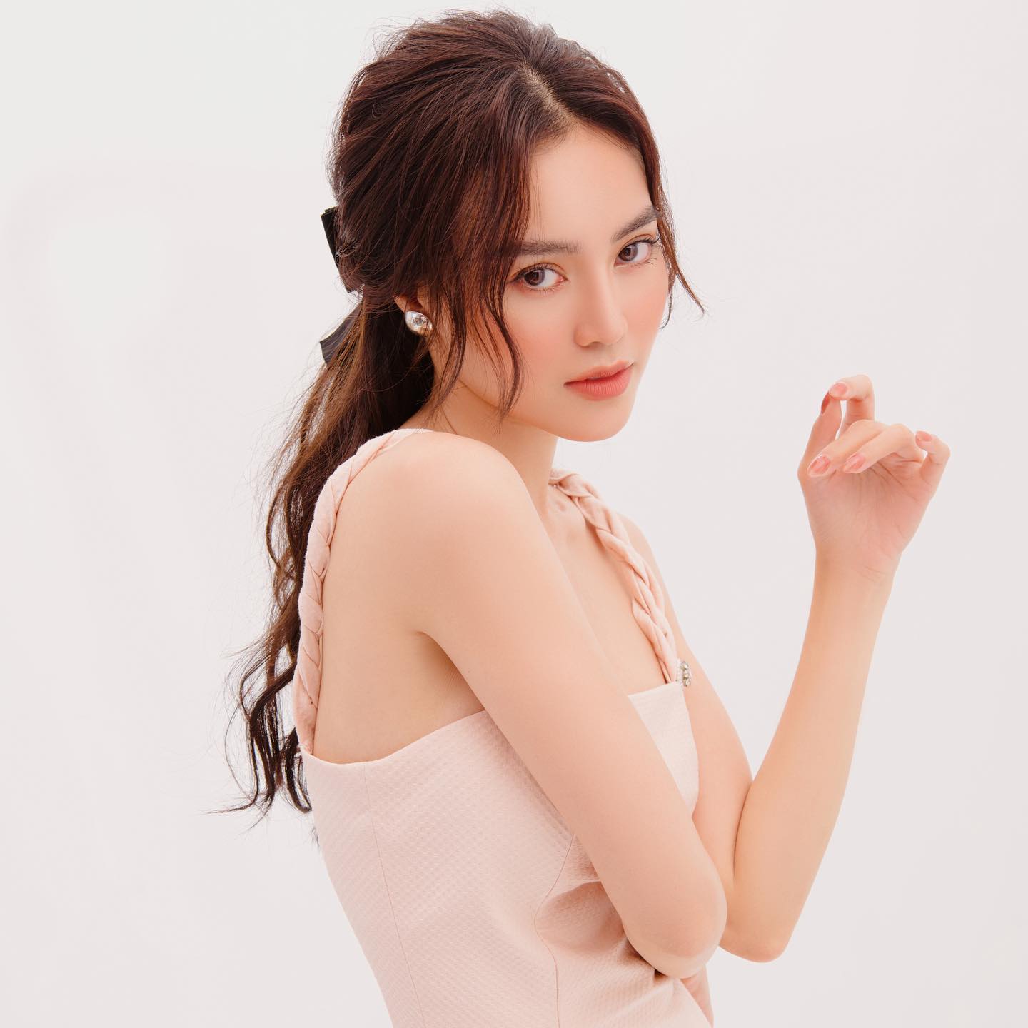 Dân tình nghi vấn Ninh Dương Lan Ngọc trùng tu vòng 1? Dân tình nghi vấn Ninh Dương Lan Ngọc trùng tu vòng 1?