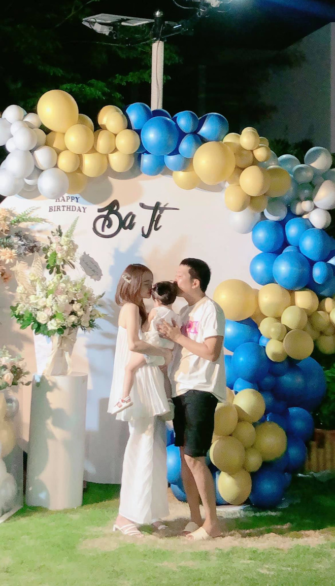 Hai bà thông gia Hoàng Oanh và Nhã Phương hội ngộ, nhan sắc mẹ bỉm tuổi 32 cực mặn mà Hoàng Oanh và Nhã Phương hứa hẹn kết thông gia