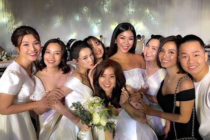 Hai bà thông gia Hoàng Oanh và Nhã Phương hội ngộ, nhan sắc mẹ bỉm tuổi 32 cực mặn mà Hai 'bà thông gia' Hoàng Oanh và Nhã Phương hội ngộ, nhan sắc mẹ bỉm tuổi 32 cực mặn mà - ảnh 6