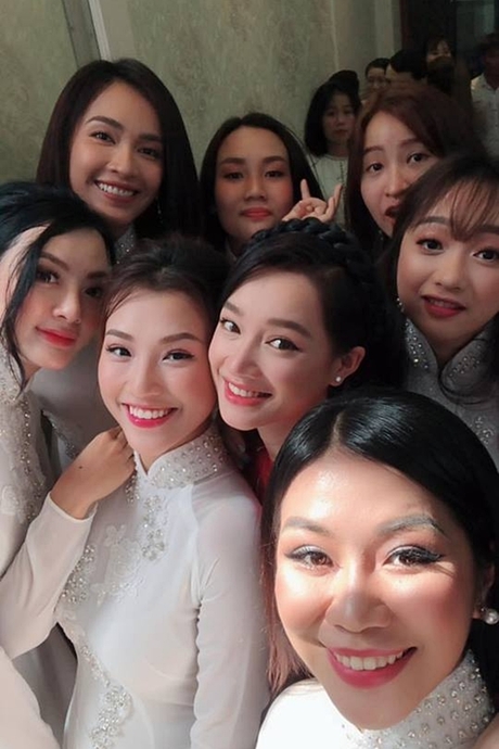 Hai bà thông gia Hoàng Oanh và Nhã Phương hội ngộ, nhan sắc mẹ bỉm tuổi 32 cực mặn mà Hai 'bà thông gia' Hoàng Oanh và Nhã Phương hội ngộ, nhan sắc mẹ bỉm tuổi 32 cực mặn mà - ảnh 5