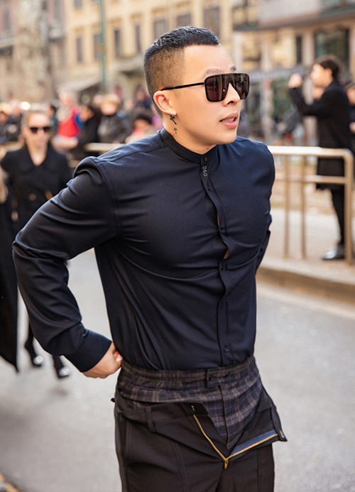 Sao Việt sang Pháp dự Paris Fashion Week: Lương Thùy Linh mặc đơn giản, Vũ Khắc Tiệp 'dát' hàng hiệu - ảnh 9