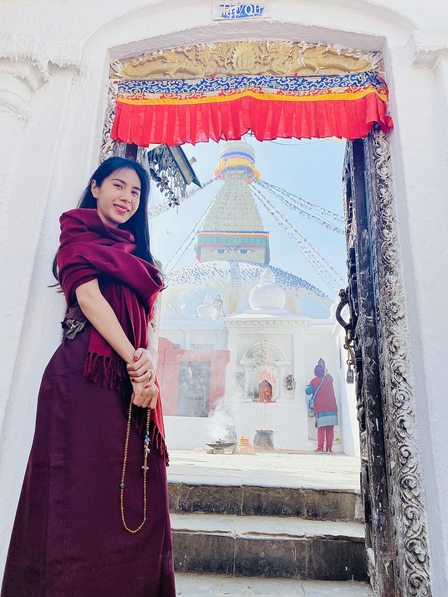 Ca sĩ Thuỷ Tiên cùng ông xã Công Vinh hành hương về đất Phật, an yên sau những ồn ào Ca sĩ Thuỷ Tiên cùng ông xã Công Vinh hành hương về đất Phật, an yên sau những ồn ào - ảnh 1