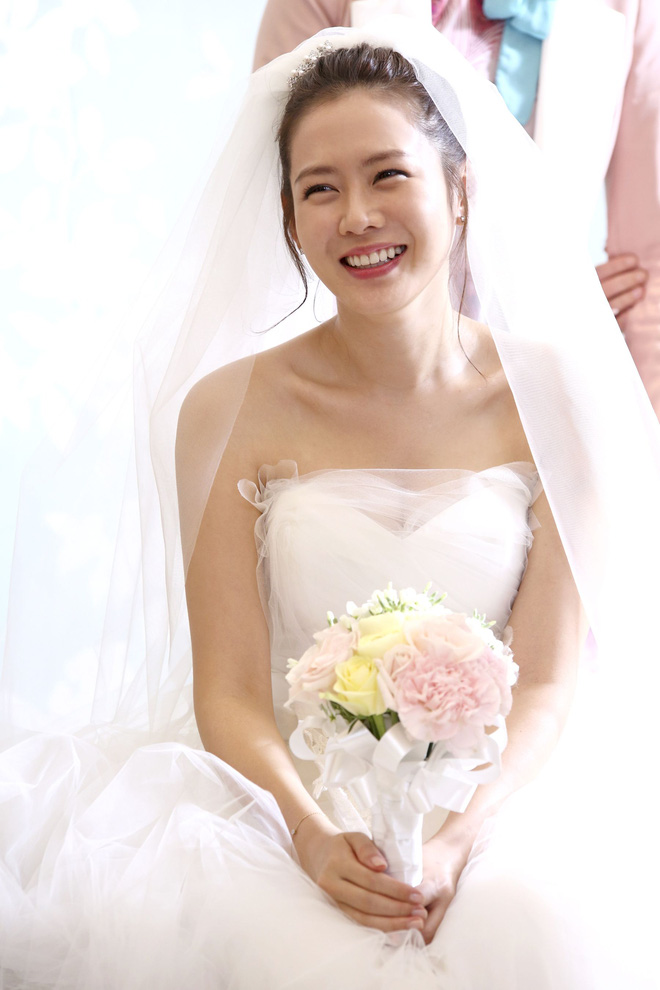 HOT: Son Ye Jin xuất hiện với váy cưới cô dâu rồi đây
