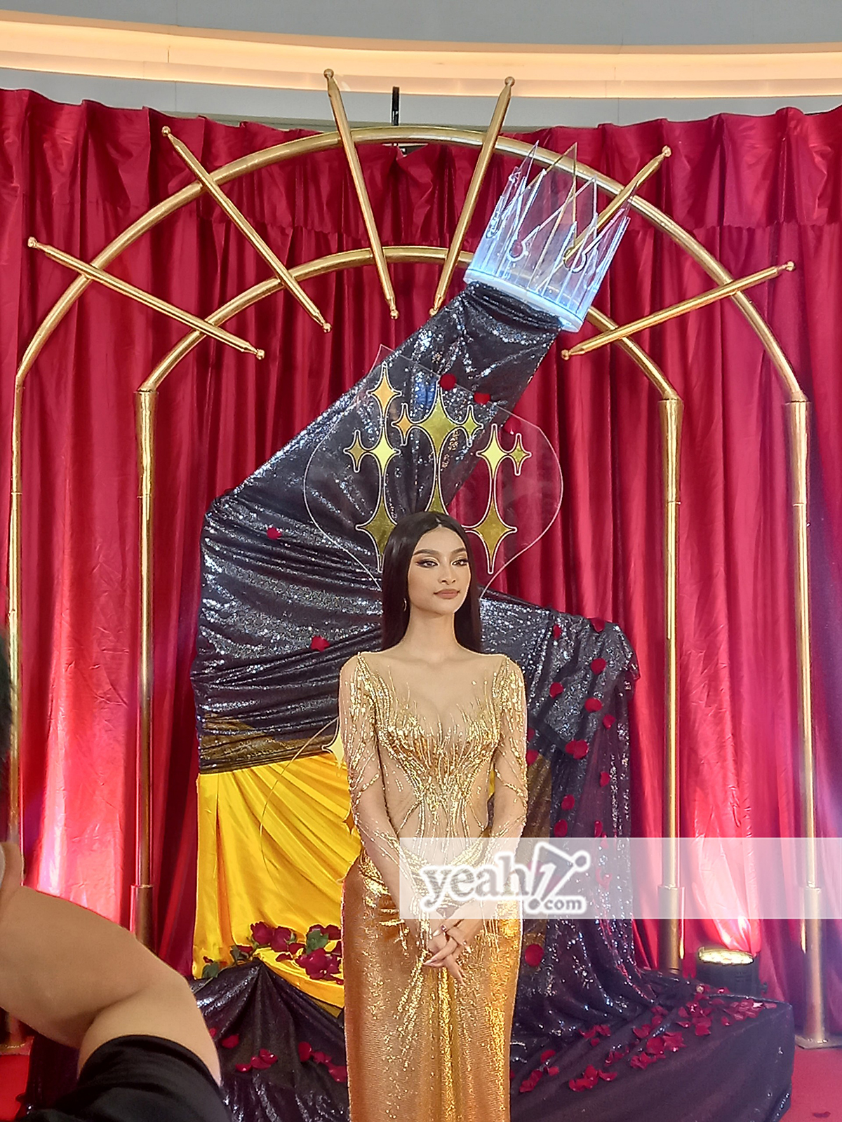 Hương Giang quyết không tháo khẩu trang, Đỗ Thị Hà cá tính trước ngày lên đường thi chung kết Miss World 2021 - ảnh 1