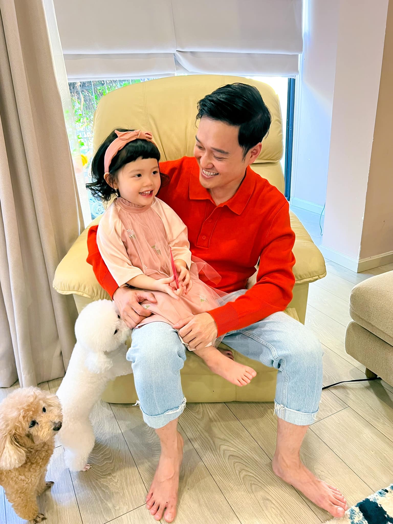 Độc thân ở tuổi 40, ca sĩ Quang Vinh bất ngờ khoe con trai vừa sinh, chuyện gì đây? Quang Vinh và bé Chaiko