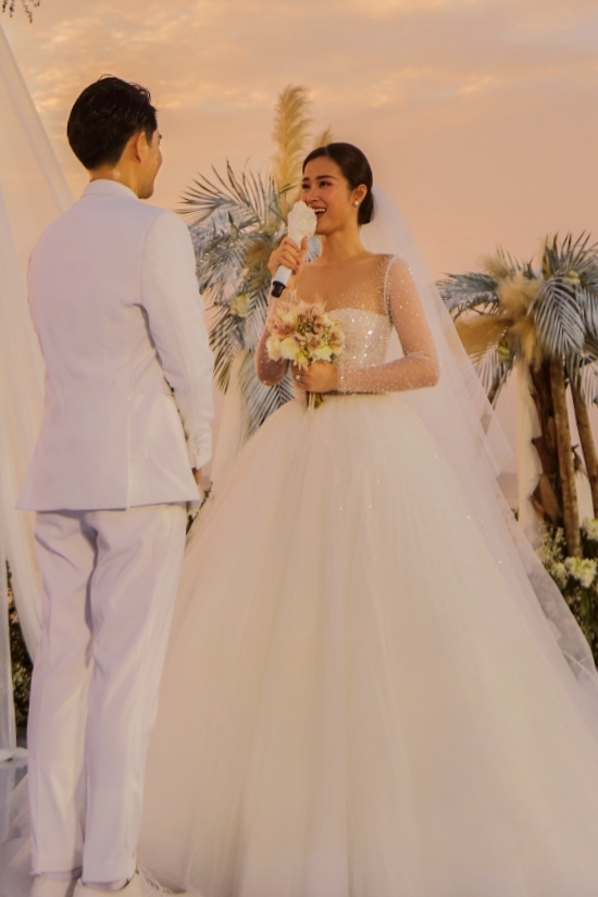 Hoa cưới của Đông Nhi và Ông Cao Thắng hiệu nghiệm với Ngô Thanh Vân Hoa cưới của Đông Nhi và Ông Cao Thắng 'hiệu nghiệm' với Ngô Thanh Vân - ảnh 3