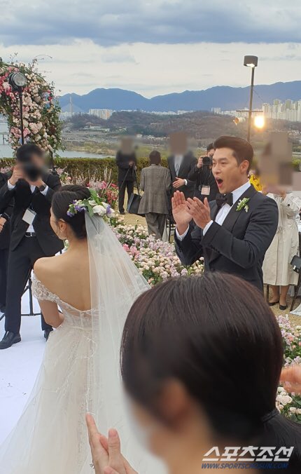 Quà cưới xịn sò Hyun Bin và Son Ye Jin dành tặng khách mời, thế này mừng cưới bao nhiêu cho vừa