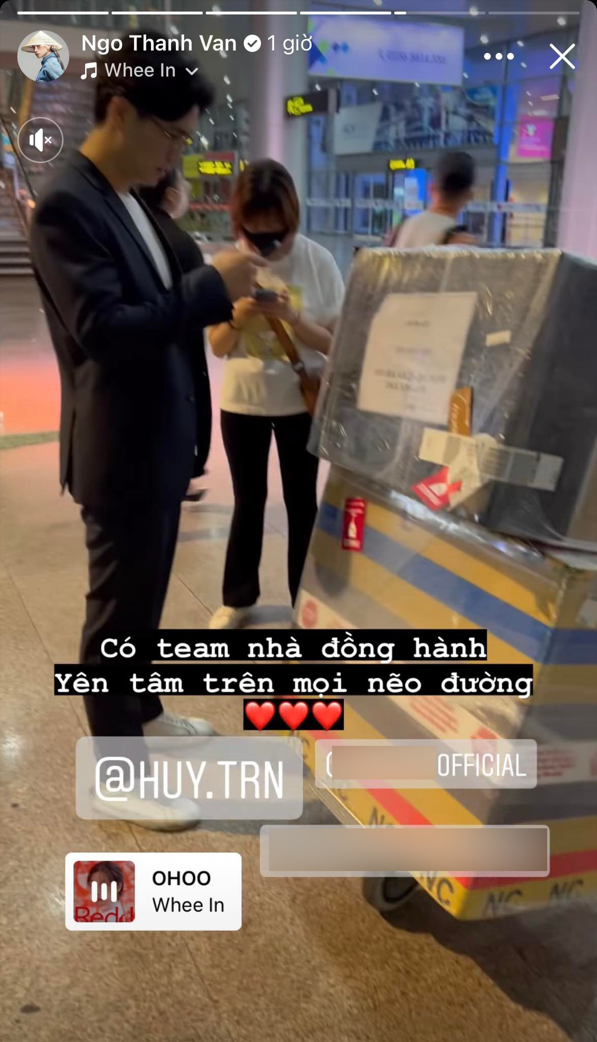 Ngô Thanh Vân và Huy Trần mang nhiều hành lý ra Đà nẵng chuẩn bị cho ngày cưới
