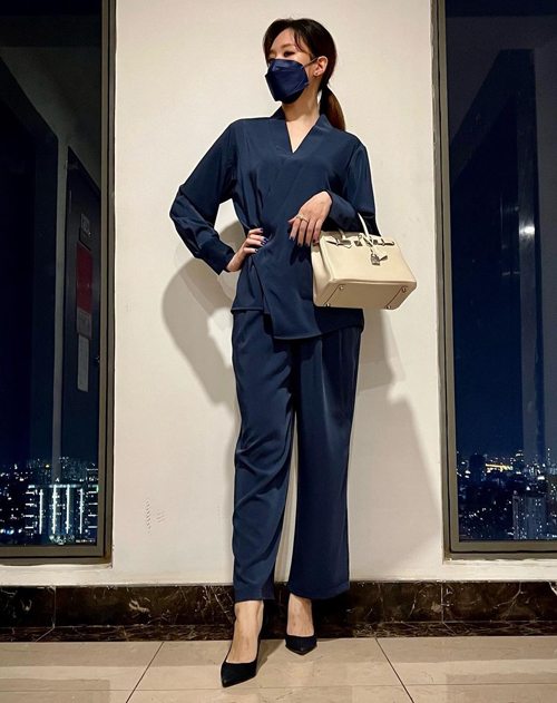 Hari Won xách túi Hermès gần 1 tỷ đồng khi trở lại Hàn Quốc sau 2 năm