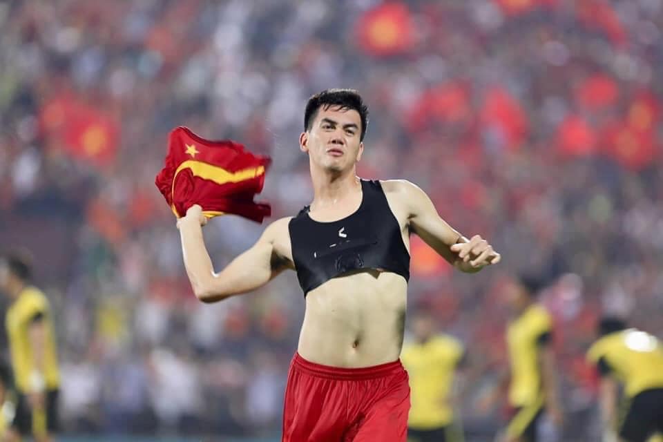 Tiến Linh cởi áo ăn mừng sau khi ghi bàn thắng quyết định cho U23 Việt Nam trong trận bán kết SEA Games 31