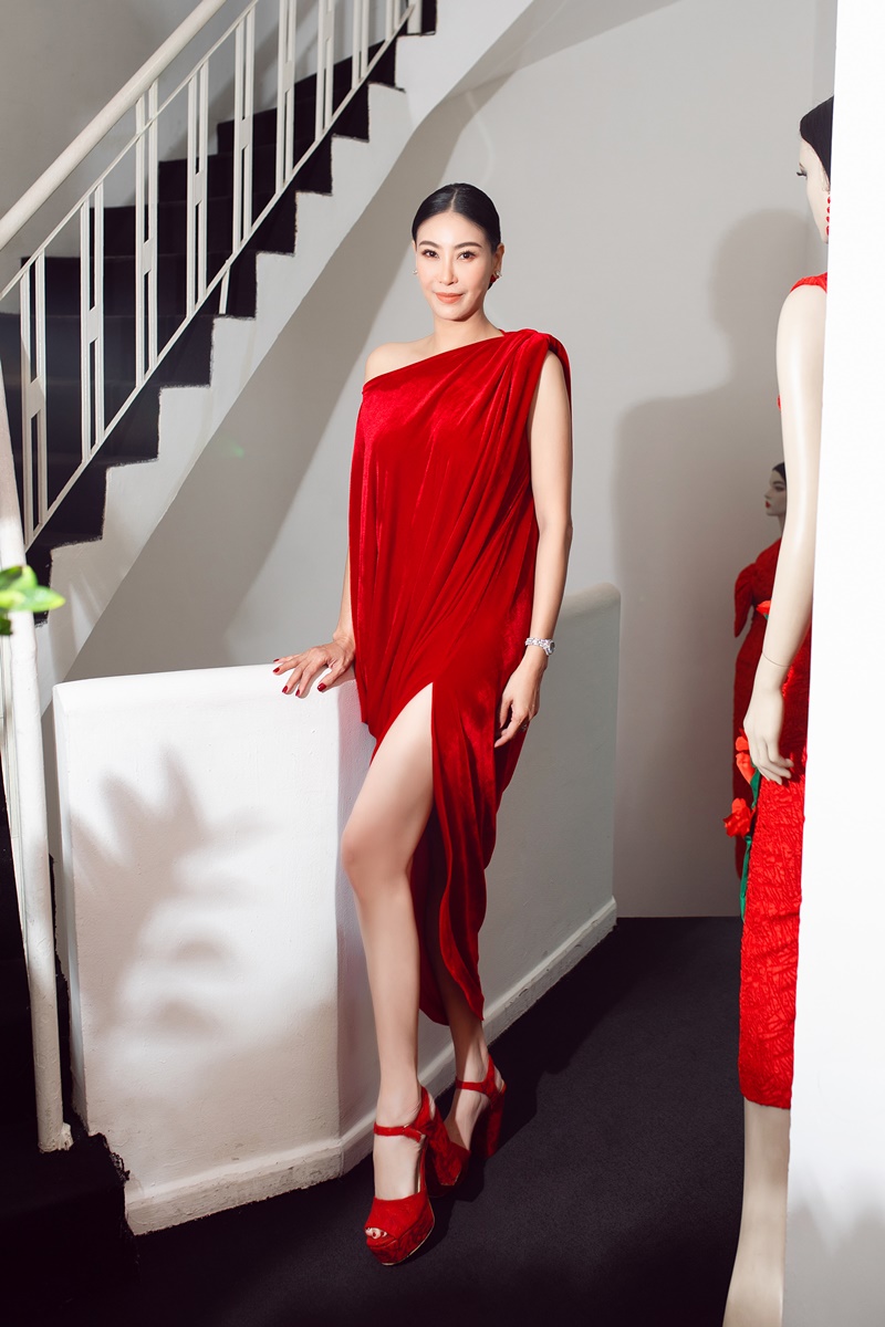 Tái xuất sàn diễn sau khoảng thời gian dài 'im hơi lặng tiếng', Hoa hậu Hà Kiều Anh gây bất ngờ với nhan sắc trẻ trung, rạng rỡ ở tuổi ngoài 40