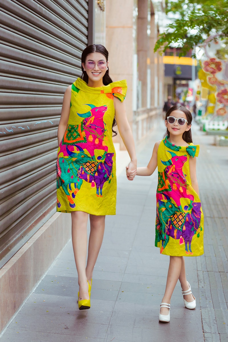 Vũ Ngọc và Son giới thiệu váy áo mùa Xuân cho mẹ và bé
