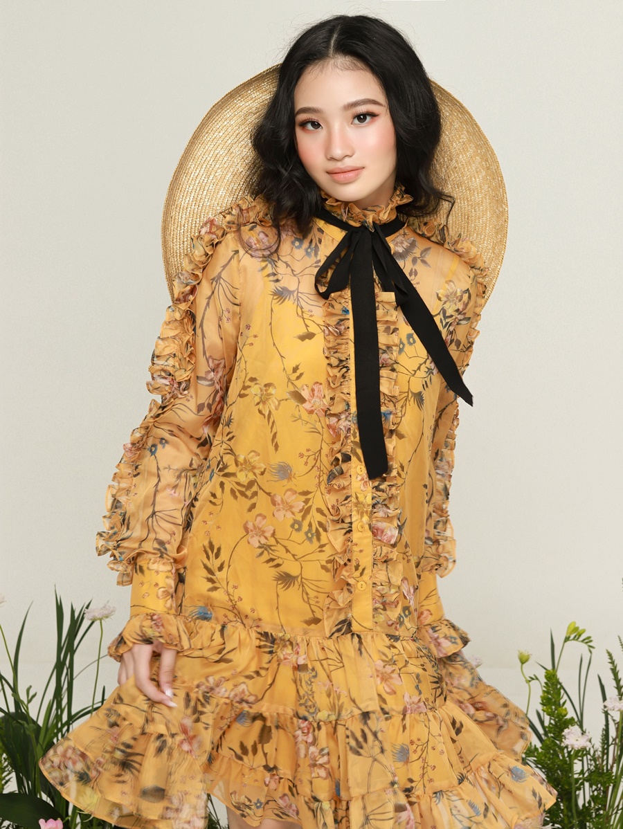 Mẫu nhí Bảo Hà hóa nàng thơ, khoe váy áo xúng xính giữa cánh đồng hoa mùa hè - ảnh 4