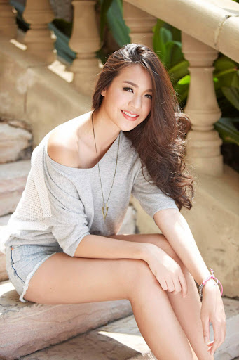 Yam Matira cũng vô cùng xinh đẹp, cô là khuôn mặt quen thuộc với nhiều khán giả Việt