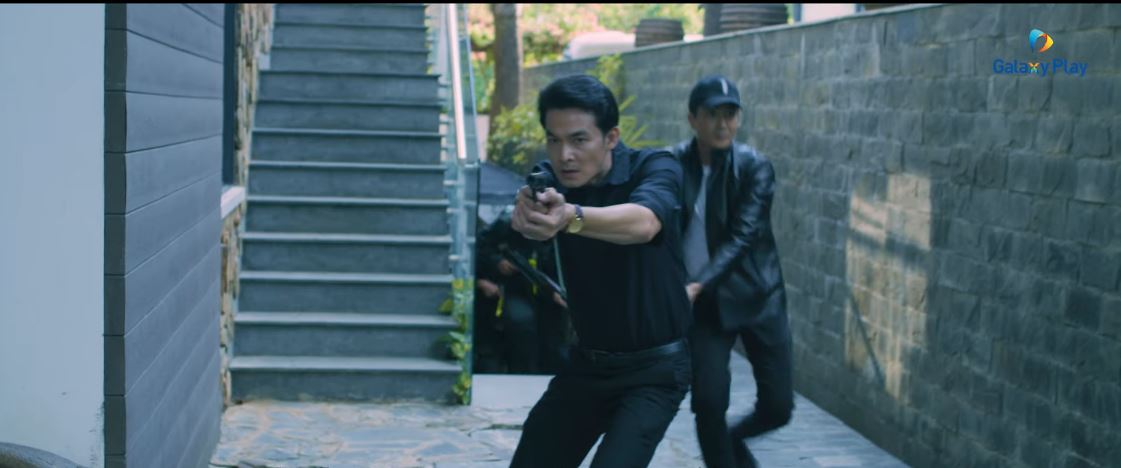 Ngoài ra còn có Quách Ngọc Ngoan trong vai một cảnh sát điều tra, đại diện cho phe công lý đang nỗ lực lật đổ thế lực của Tâm Phúc.