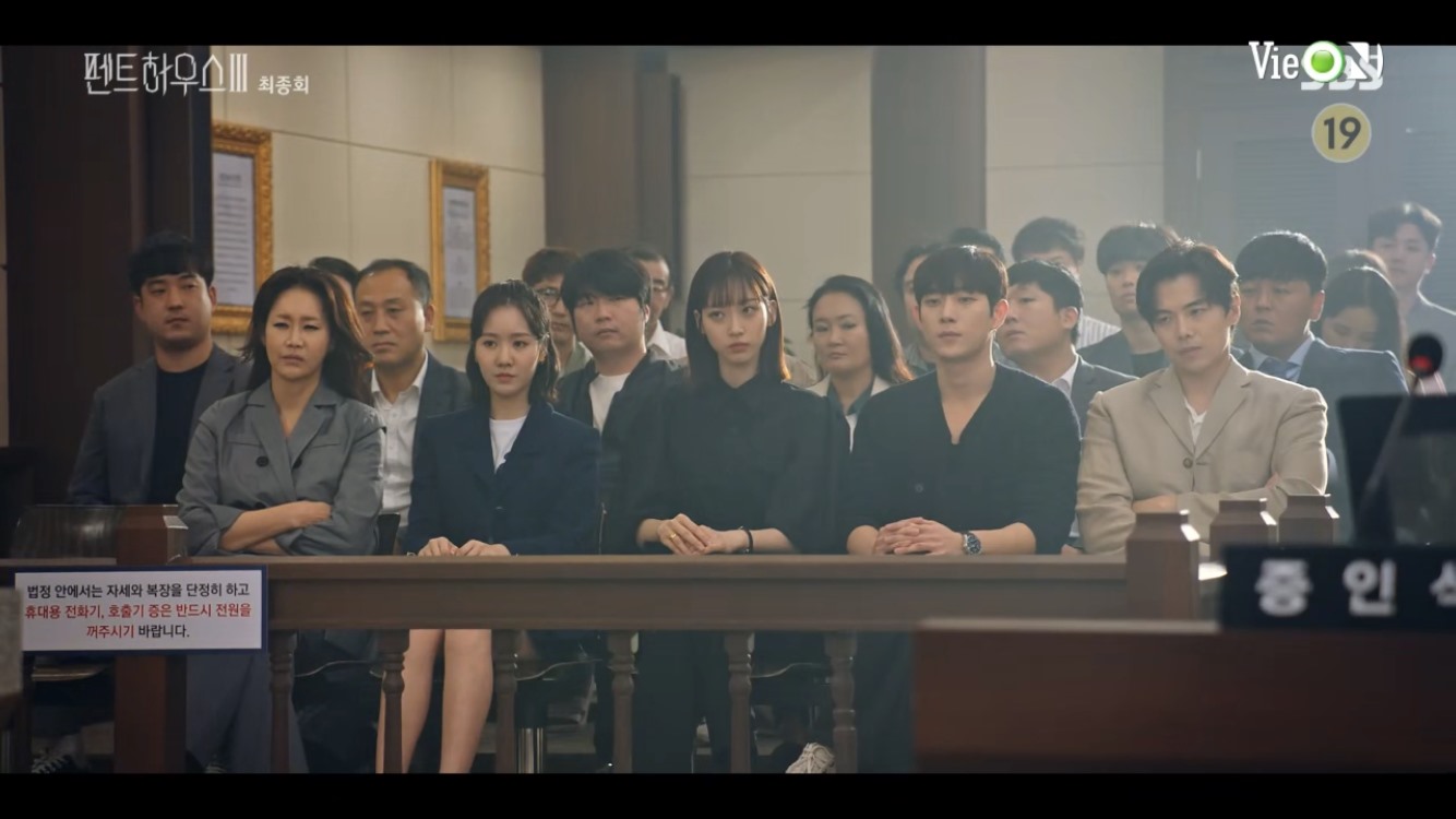 Mọi người tức giận trong phiên tòa xét xử Cheon Seo Jin