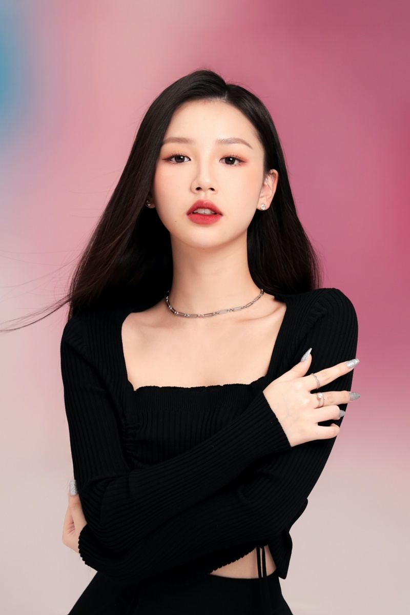 AMEE là nghệ sĩ nữ duy nhất lọt Top 5 nghệ sĩ có lượt nghe nhiều nhất 2021 của Spotify Việt Nam