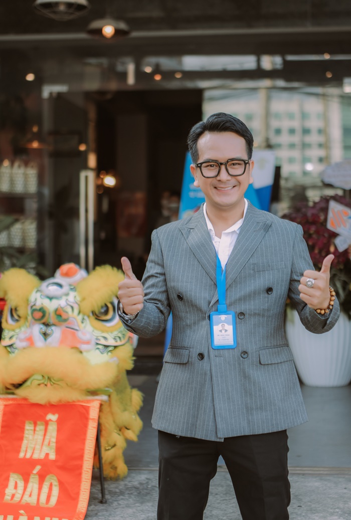 Lương Thế Thành, Nguyễn Đình Vũ, Khương Dừa đến chúc mừng Hùng Thuận khai trương công ty mới