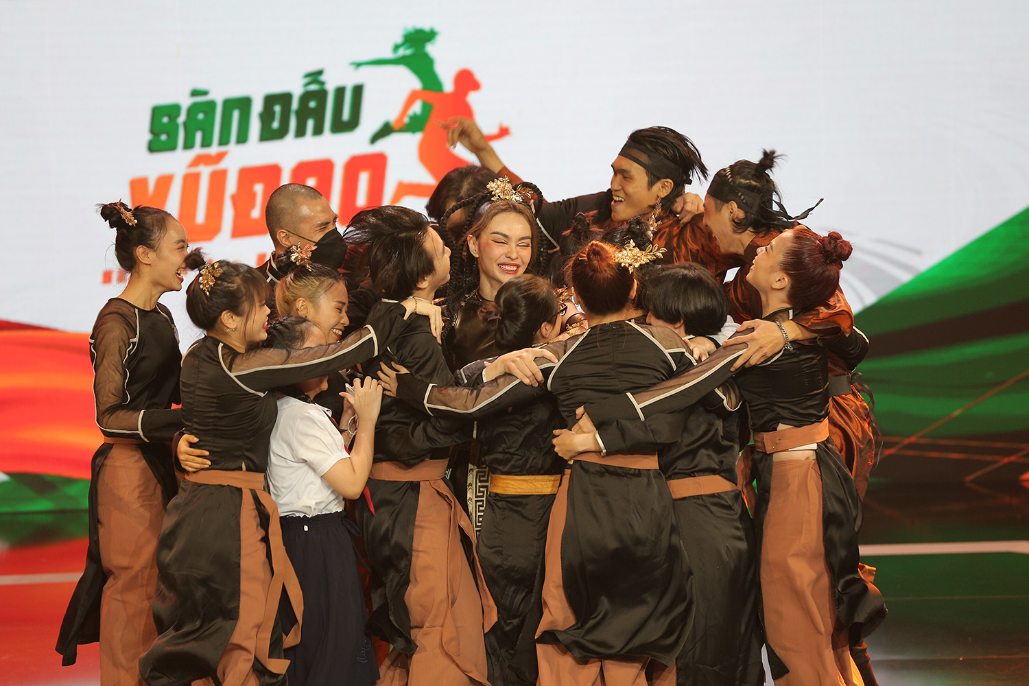 Liz Kim Cương giành giải quán quân Sàn đấu vũ đạo, Thiều Bảo Trang theo sát với giải Á quân - ảnh 4