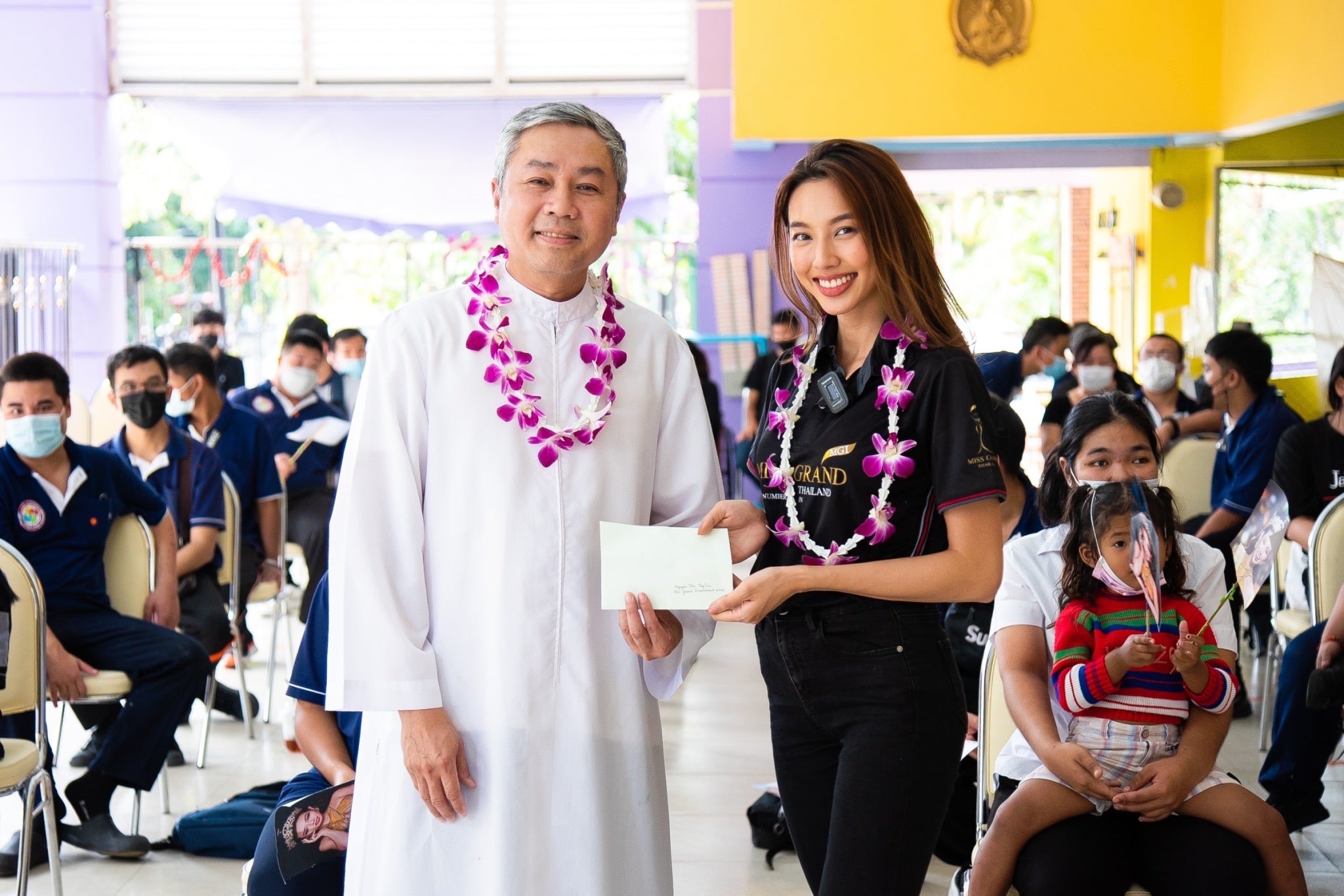 Sau đăng quang, Thùy Tiên quyết định trích 1 phần tiền thưởng để gửi đến tổ chức Father Ray Foundation