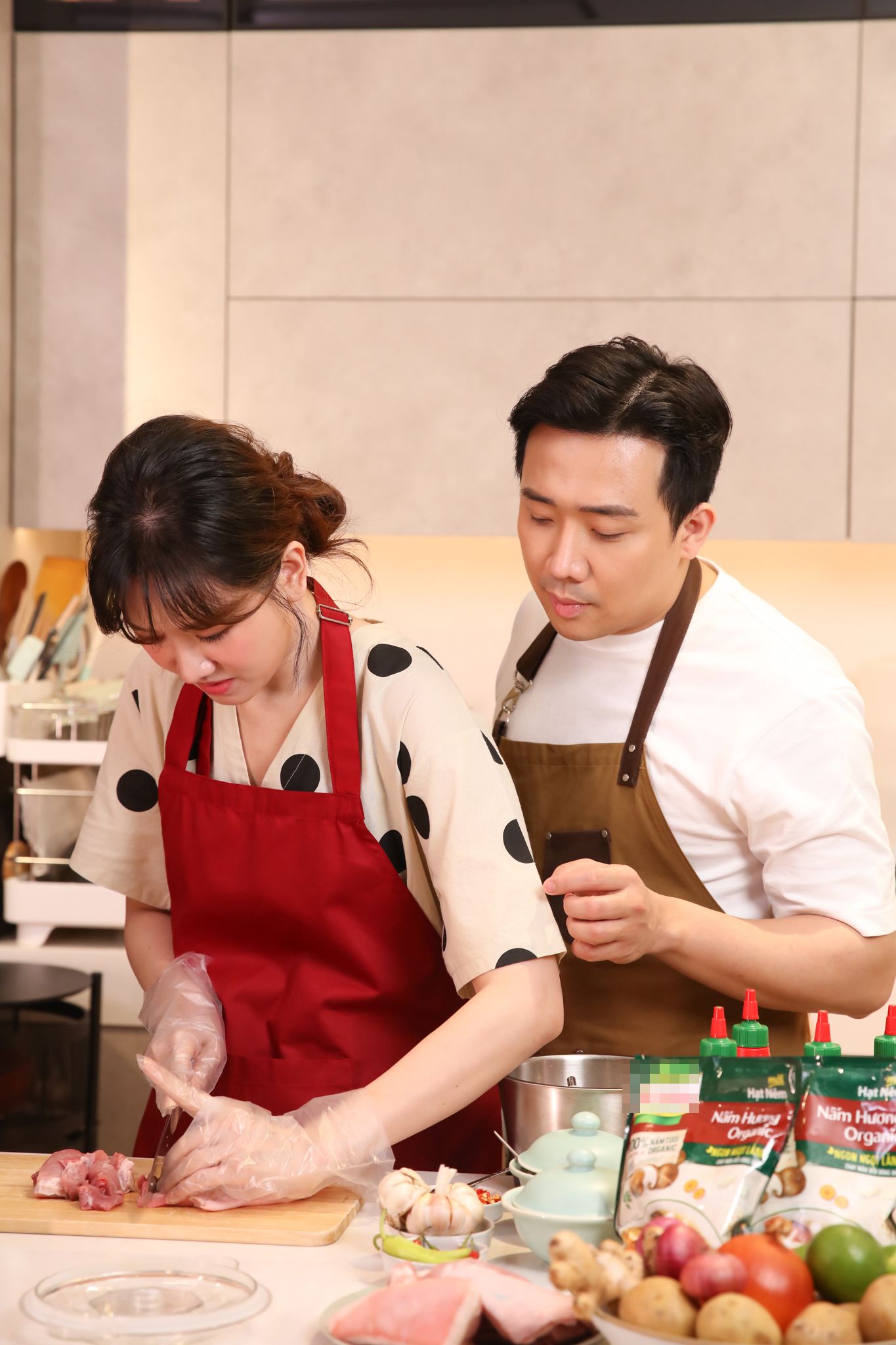 Trấn Thành mở show bếp núc cùng bà xã Hari Won, tập đầu tiên lên sóng đã lọt top trending - ảnh 4
