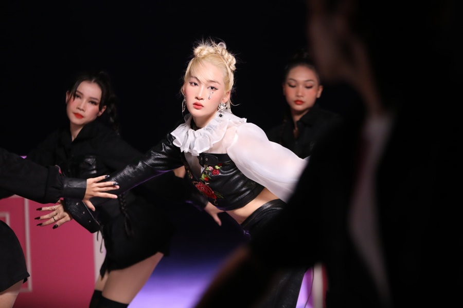 Juky San lần đầu thể hiện vũ đạo, khoe visual “đỉnh chóp trong MV mới Juky San lần đầu thể hiện vũ đạo, khoe visual “đỉnh chóp trong MV mới