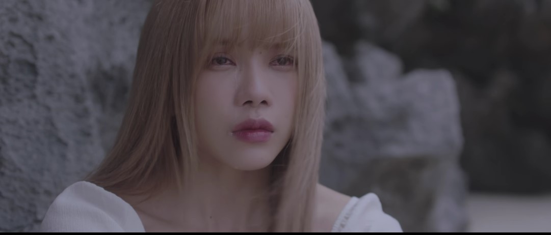 Thiều Bảo Trâm xinh như nàng thơ trong teaser MV mới, nhưng cảnh cuối có gì đó không ổn