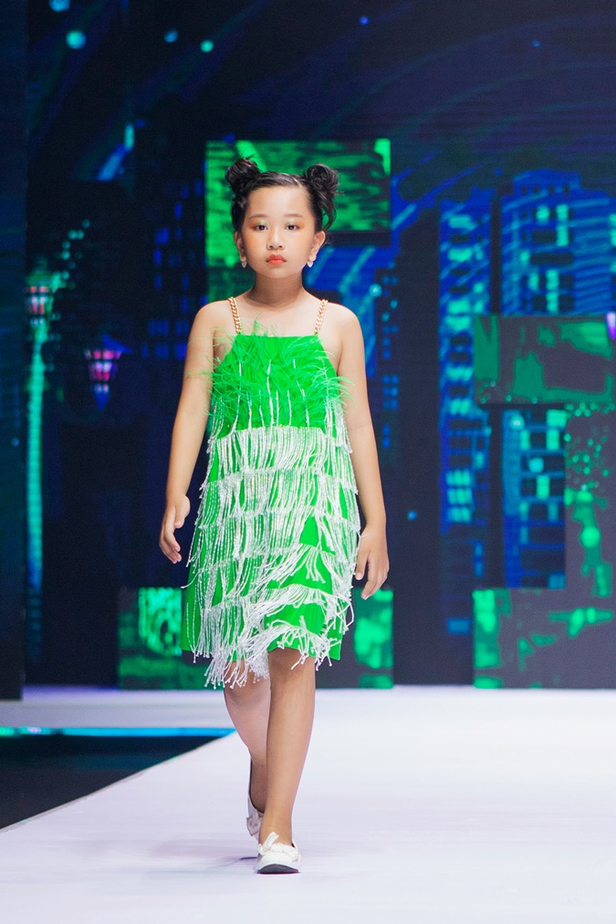 Thúy Diễm, Hương Giang làm vedette tuần lễ thời trang của Xuân Lan Thúy Diễm, Hương Giang làm vedette tuần lễ thời trang của Xuân Lan