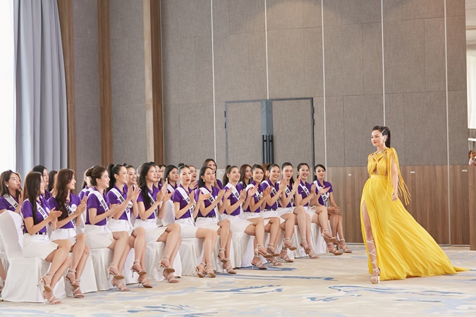 Vũ Thu Phương xoay váy “thần sầu”, Mâu Thủy, Kim Duyên cùng dàn thí sinh chinh phục thử thách tại Hoa hậu Hoàn vũ Việt Nam 2022