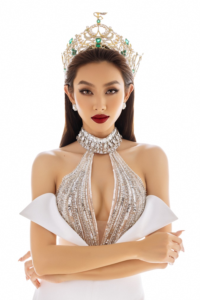 Thùy Tiên khoe bộ ảnh kỷ niệm 6 tháng đăng quang Miss Grand International 2021 - ảnh 4