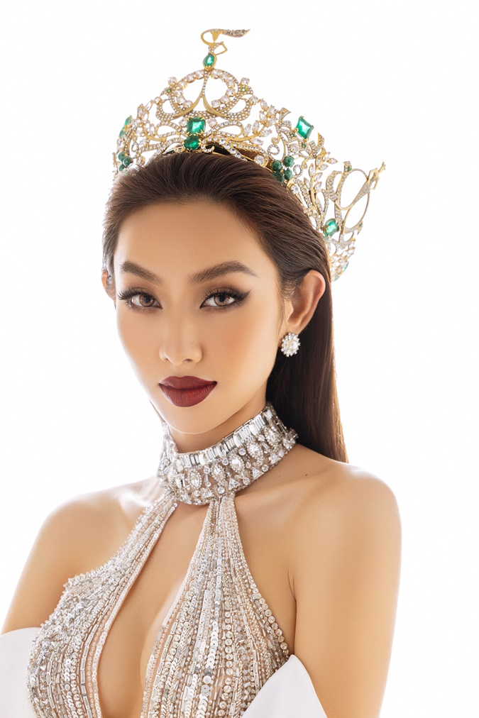 Thùy Tiên khoe bộ ảnh kỷ niệm 6 tháng đăng quang Miss Grand International 2021 - ảnh 3