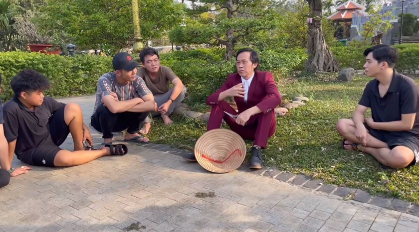 Nghệ sĩ hài Hoài Linh mong khán giả cho mình trở lại cái cốt nông dân.