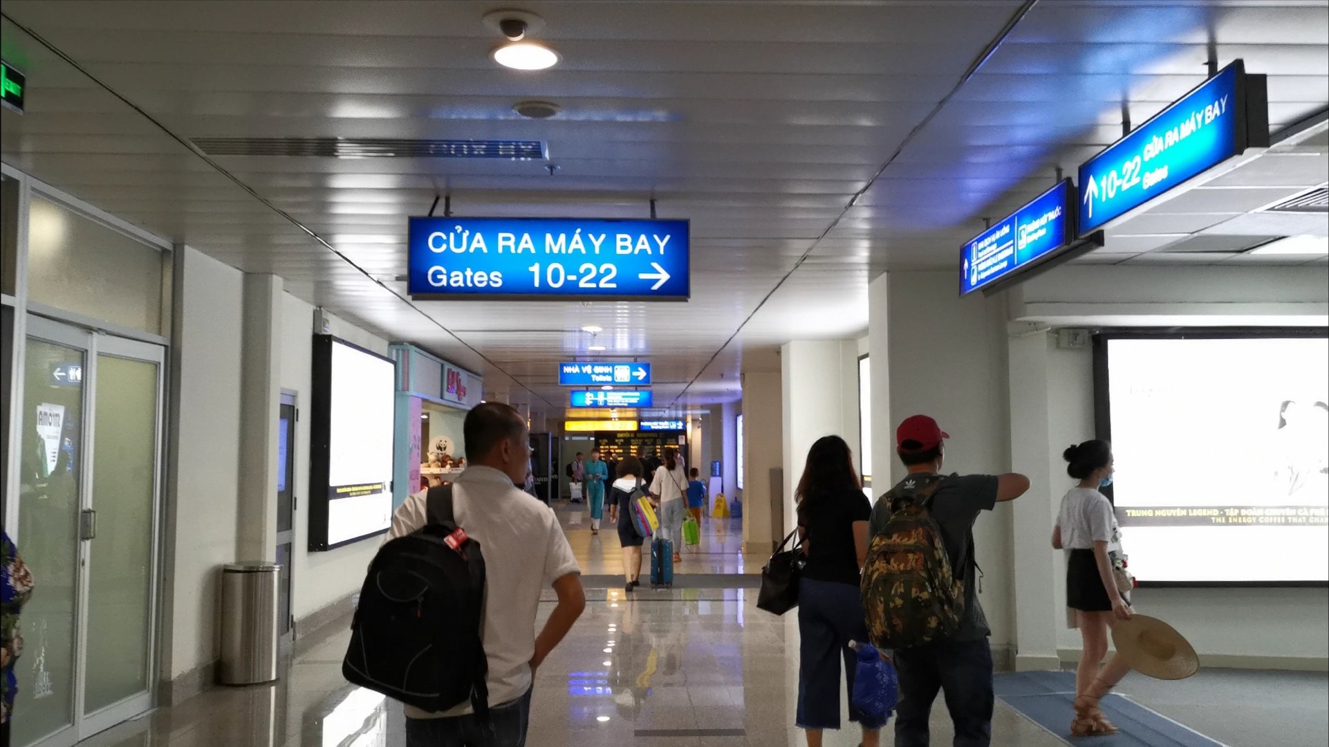 Cảm động câu chuyện tấm vé hạng thương gia của người cha mong về quê nhìn mặt con lần cuối Có lẽ đối với anh, chưa bao giờ khoảng thời gian ngồi chờ để được về nhà lại trải qua lâu đến thế.