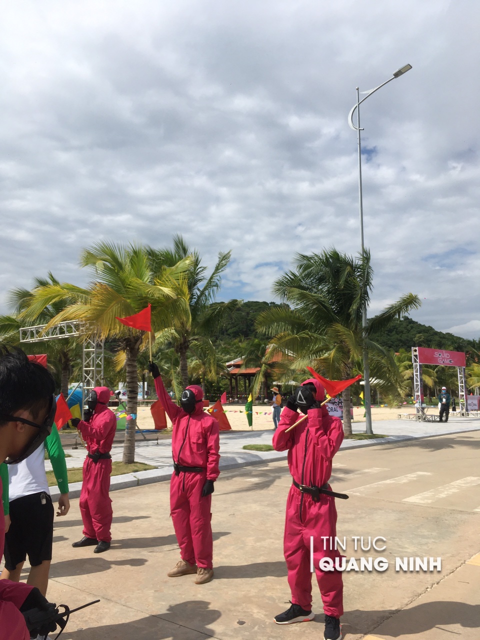 Hot: Cận cảnh Squid game diễn ra tại Hạ Long, netizen an ủi Fake một tí nhưng vui