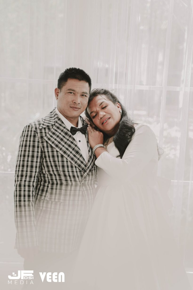 Cặp đồng tính Thái Lan chiếm sóng mạng xã hội khi tung bộ ảnh cưới, netizen xúc động vì Tình yêu không chỉ đến vì sắc đẹp