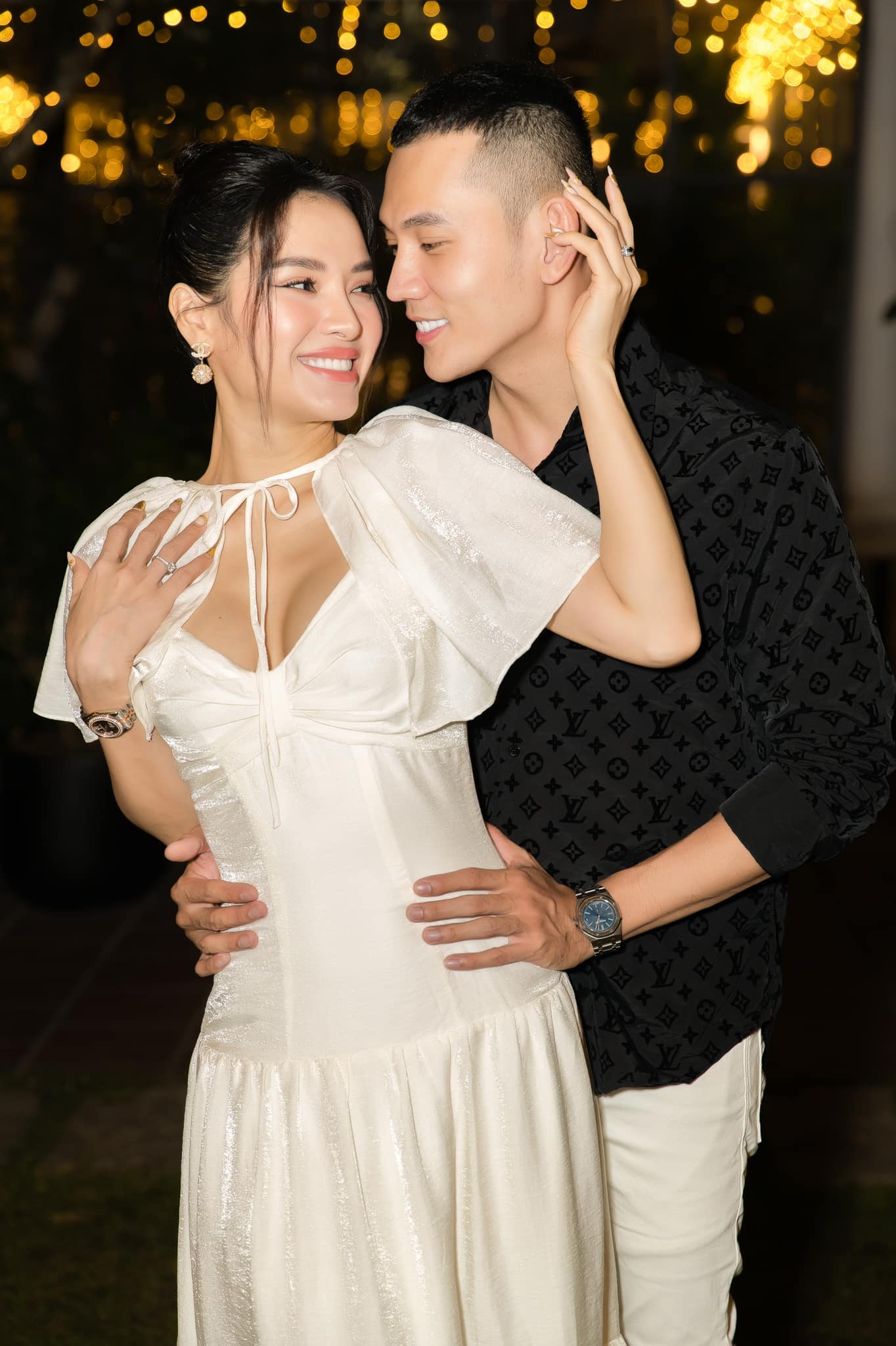 Đúng ngày 8/3, Phương Trinh Jolie chính thức xác nhận đang hẹn hò với nam diễn viên Lý Bình. 