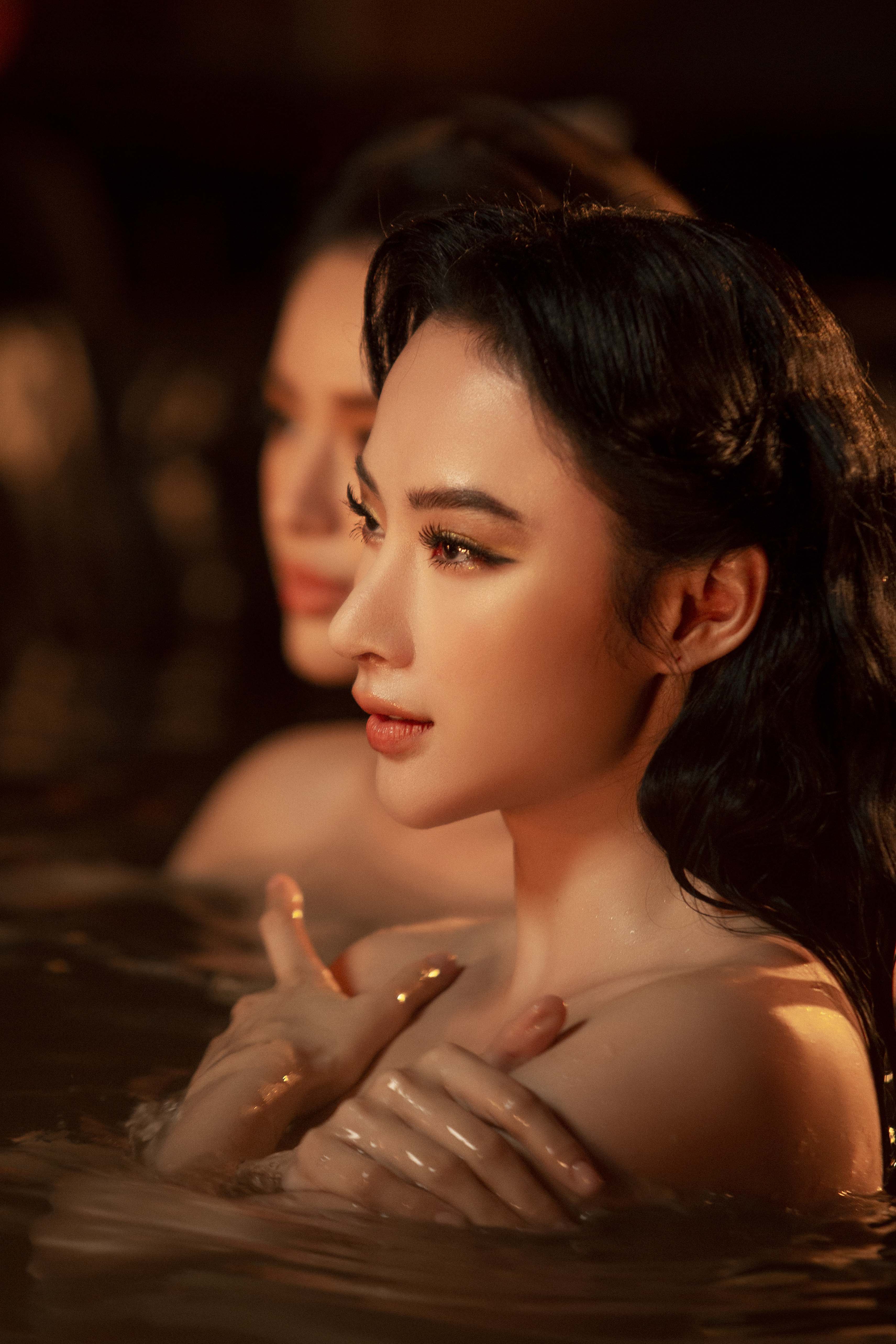 Angela Phương Trinh tung poster gợi cảm, netizen nghi vấn comeback phim drama với Tú Anh và Khánh Linh - ảnh 1