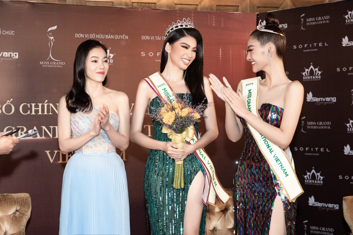 Nhận sash từ Á hậu Kiều Loan, Á hậu Ngọc Thảo đã sẵn sàng tham dự Miss Grand International