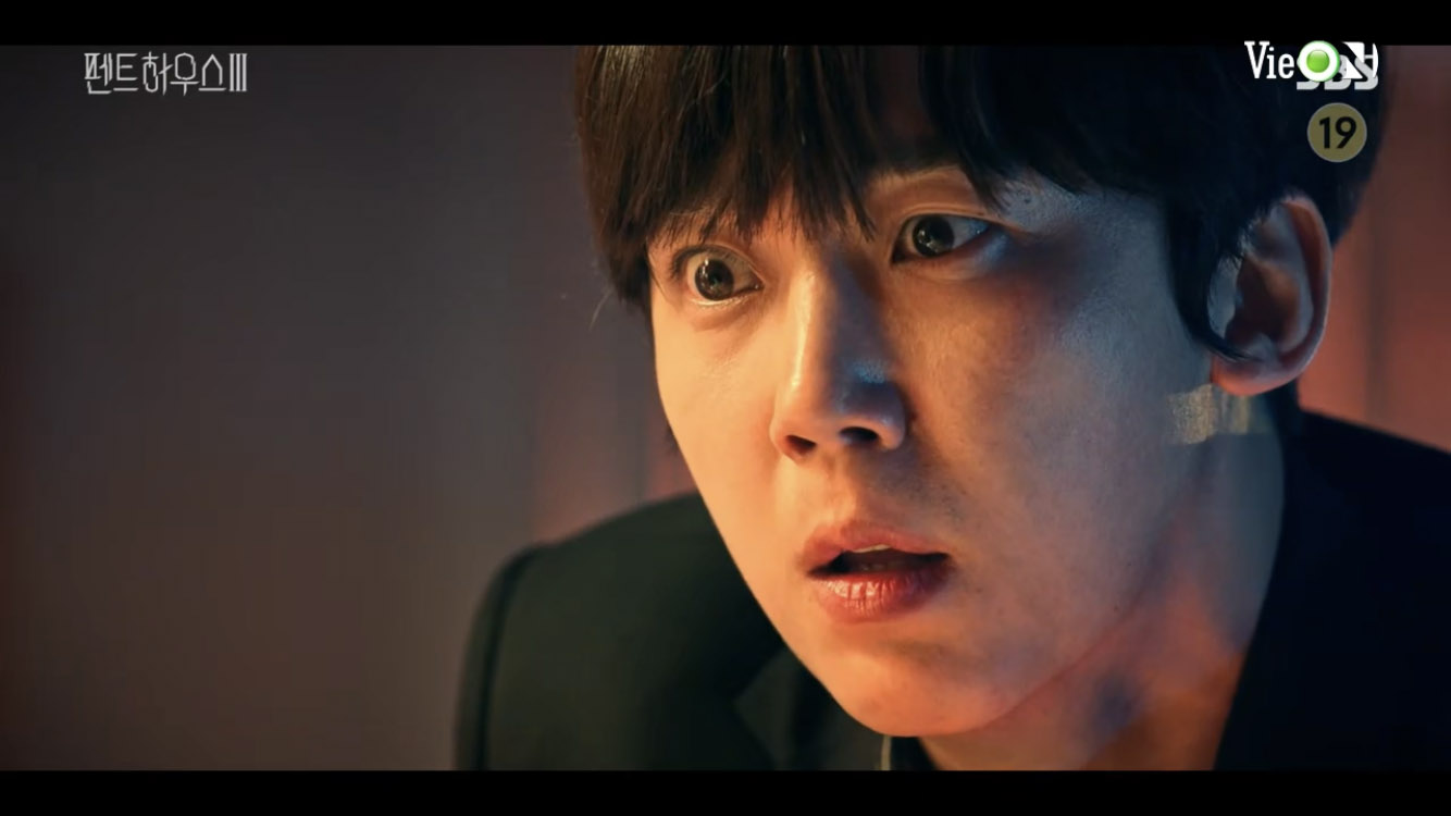 Tập 9 ‘Penthouse: Cuộc chiến thượng lưu 3’: Bác sĩ Ha đau đớn khi biết Cheon Seo Jin giết Oh Yoon Hee