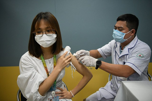 Người lao động của công ty Samsung thuộc KCN Yên Phong (Bắc Ninh) được tiêm vaccine trong tháng 6/2021.