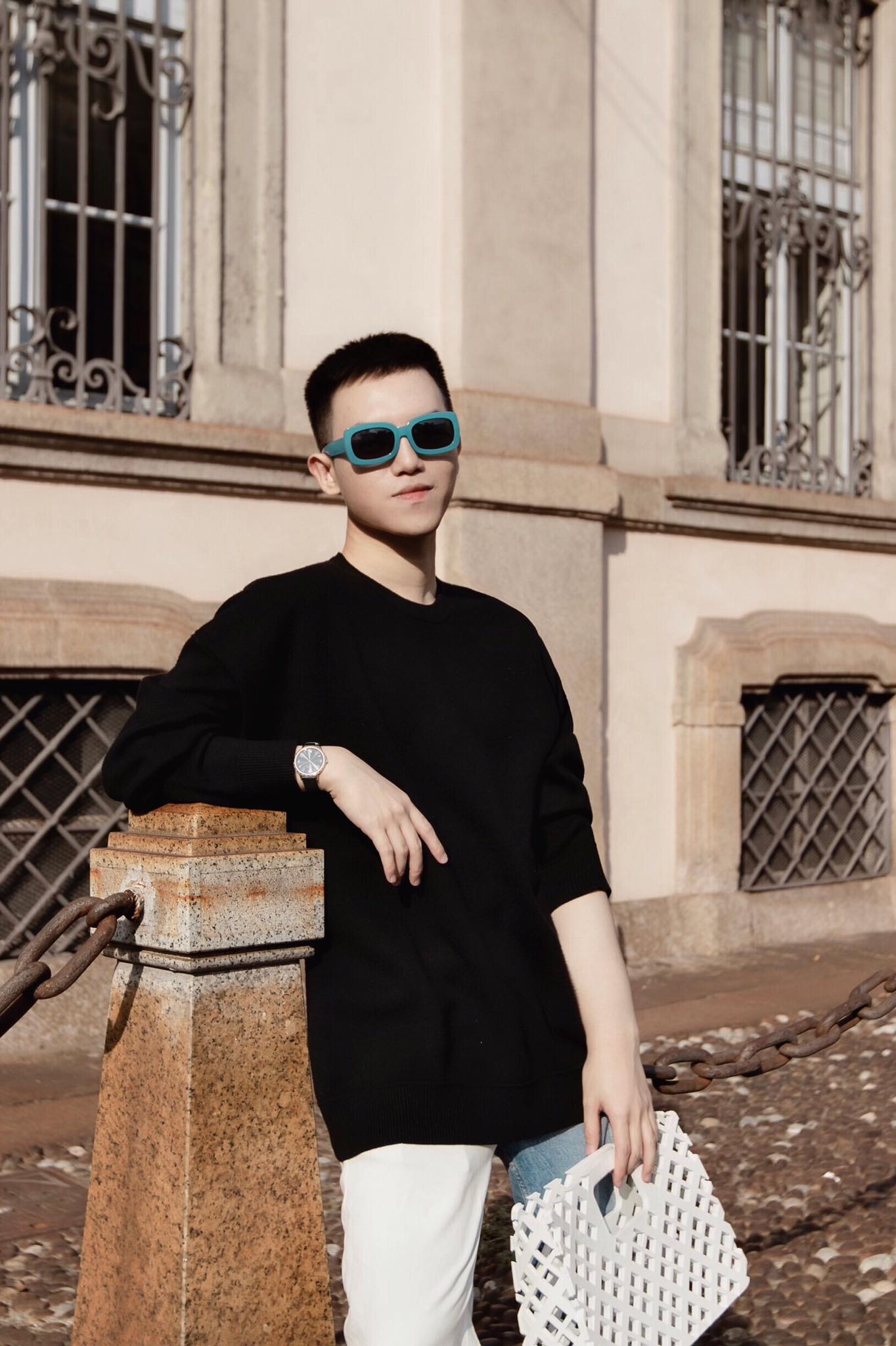 Chàng trai gen Z tâm sự sau show diễn tại Milan Fashion Week: 'Không dám nhận là NTK, muốn thiết kế đồ cho ca sĩ Hồ Ngọc Hà' - ảnh 1