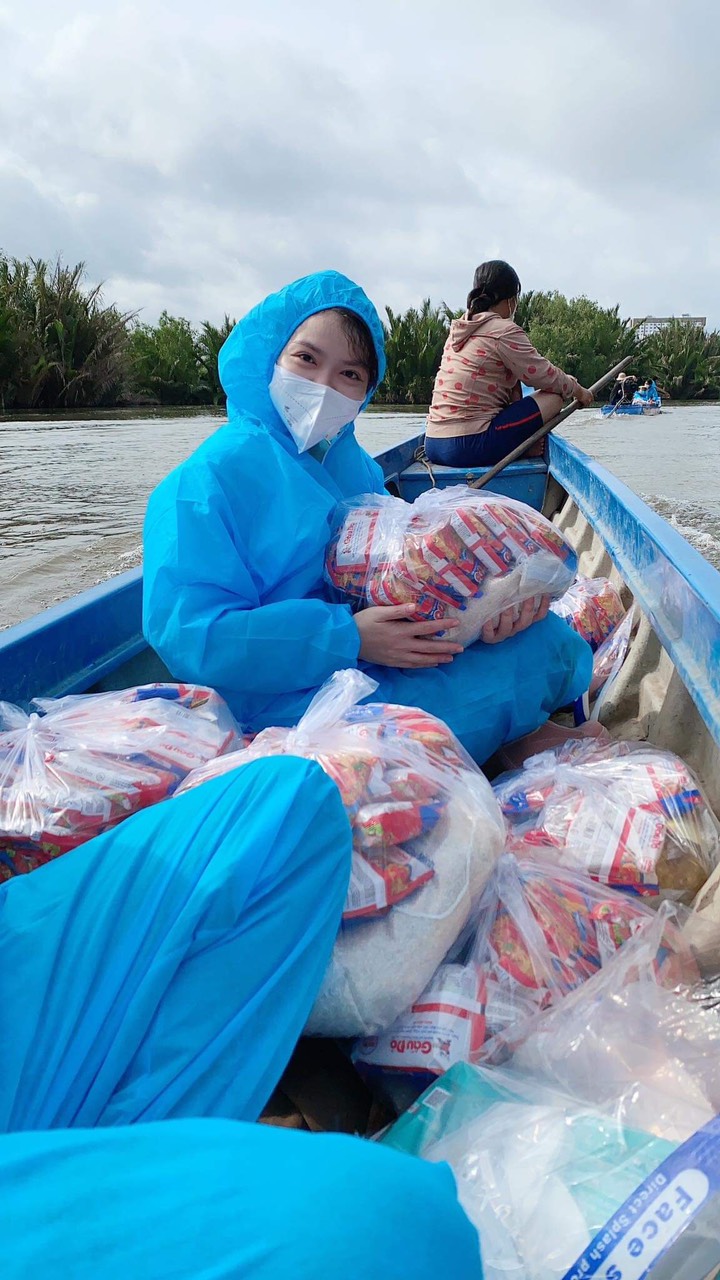 Trải lòng của nam tiếp viên trưởng Vietnam Airline khi tham gia phát 1,500 túi thuốc “F0 không cô đơn” - ảnh 7