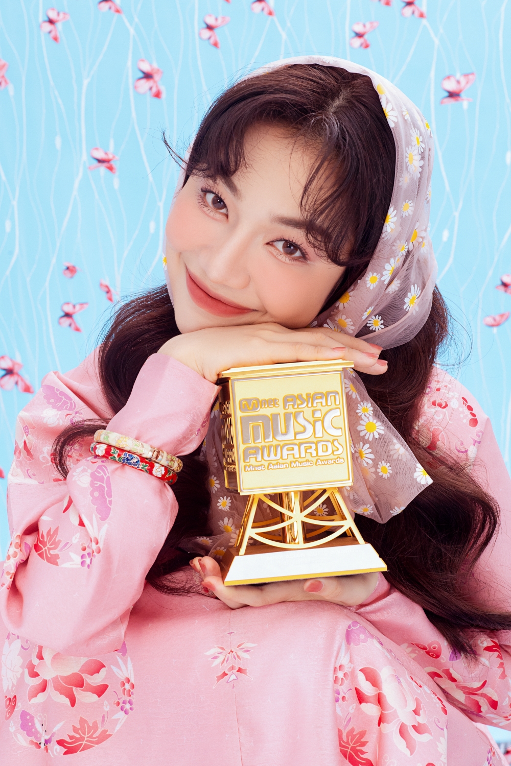 Hoàng Duyên diện cổ phục Việt nhận cúp Best New Asian Artist tại MAMA 2021 - ảnh 3
