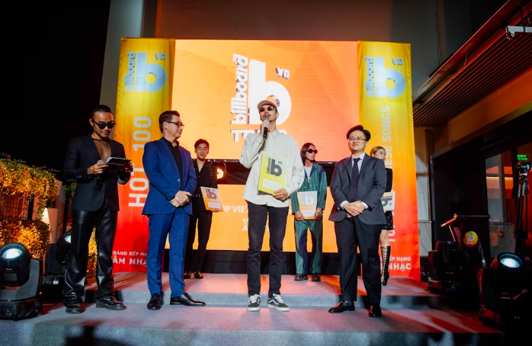 Sơn Tùng M-TP bất ngờ xếp vị trí cuối, Đen Vâu ẵm loạt giải thưởng tại BXH mới của Billboard Việt Nam