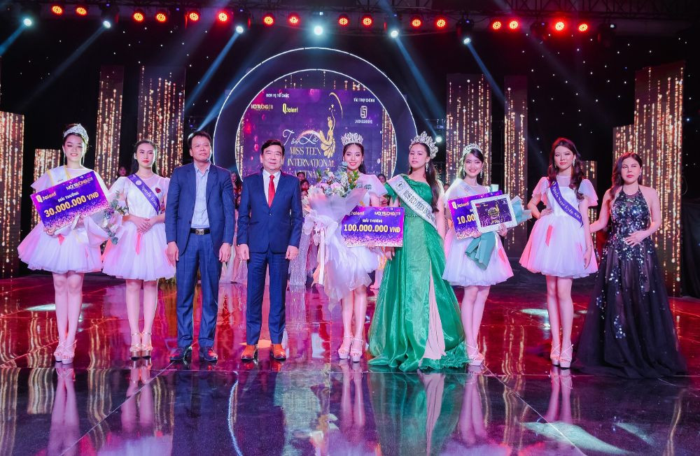 Ngô Ngọc Gia Hân đăng quang Miss Teen International Việt Nam 2021